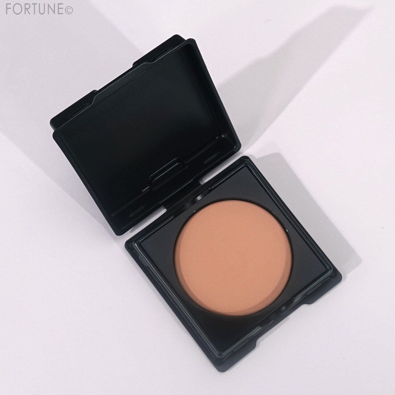 ADDICTION（アディクション）　『アディクション　スキンリフレクト　セッティングパウダー』001　Translucent Glow