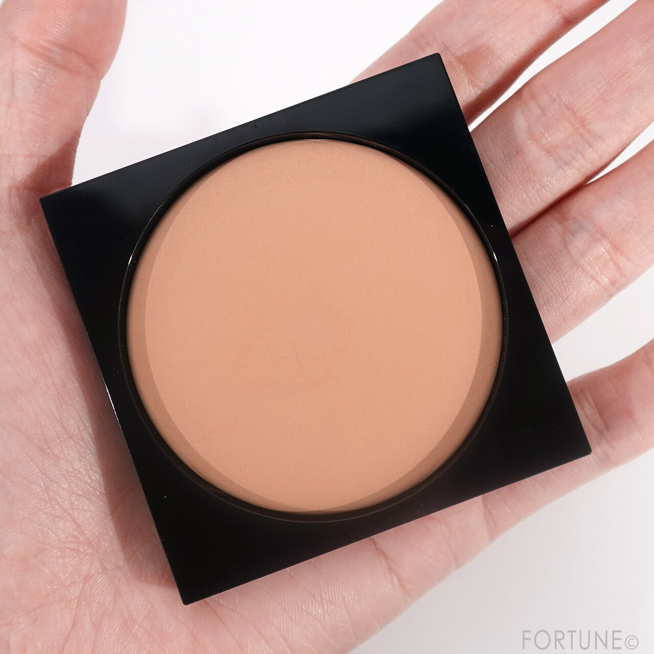 ADDICTION（アディクション）　『アディクション　スキンリフレクト　セッティングパウダー』001　Translucent Glow