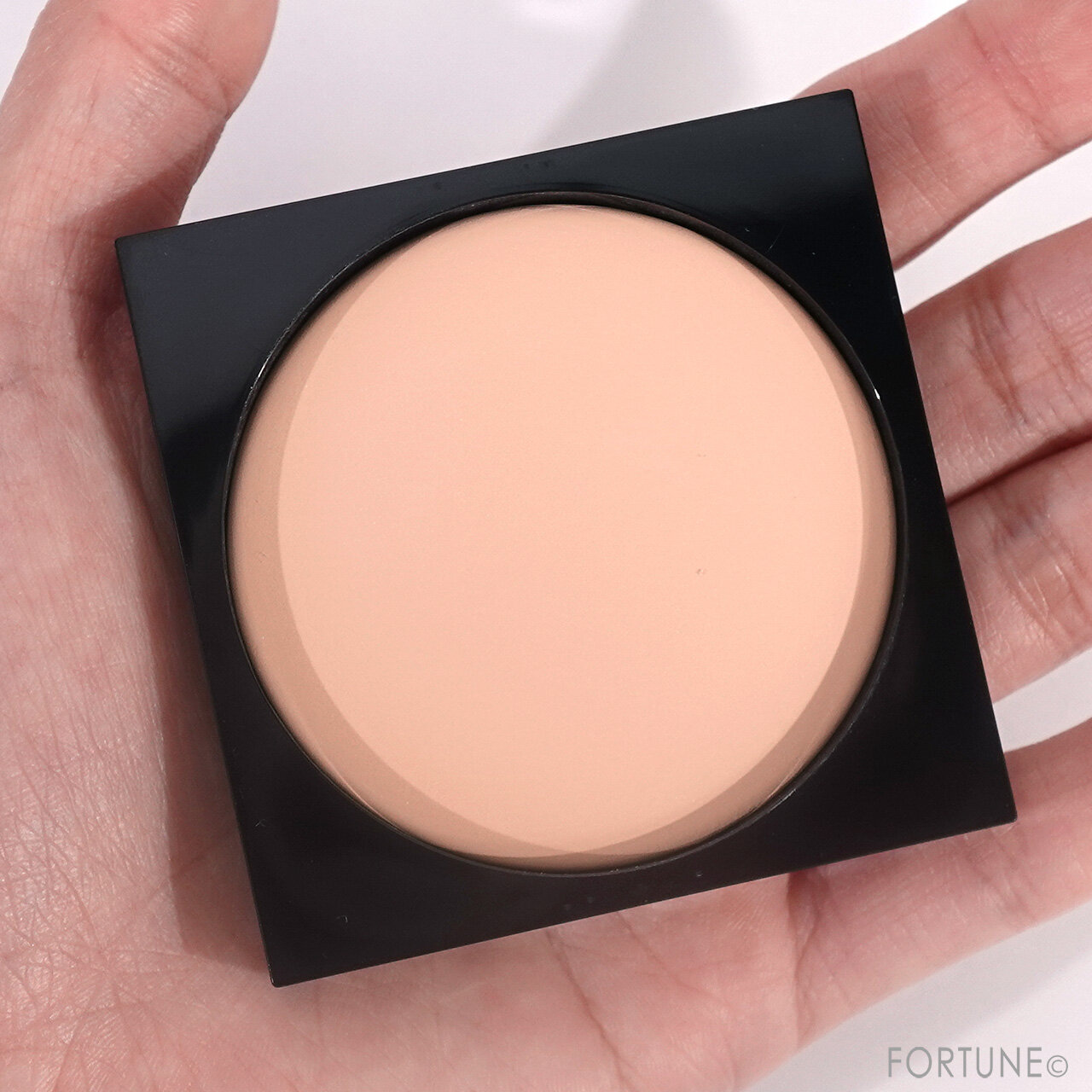 ADDICTION（アディクション）　『アディクション　シルキーブラー　セッティングパウダー』　001