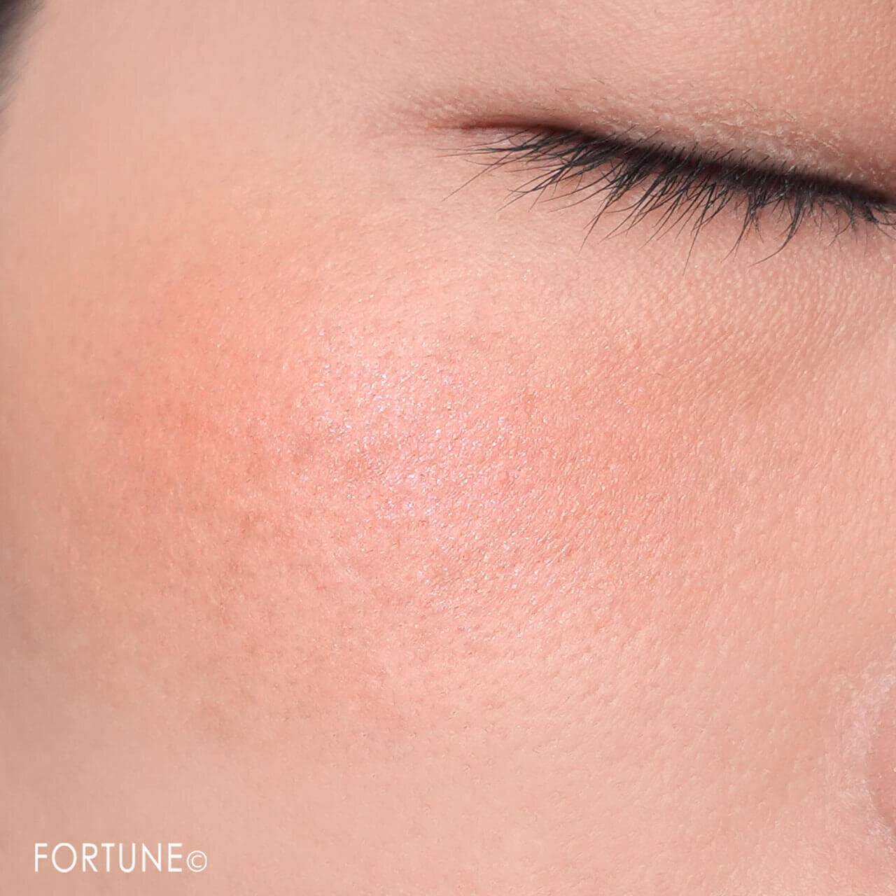 就活メイク　チーク　やり方