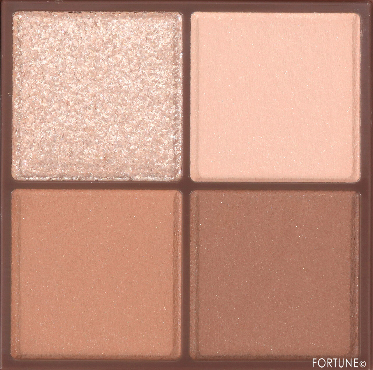 CEZANNE（セザンヌ）　『セザンヌ ビタートーンアイシャドウ』　03 ビスケットブラウン