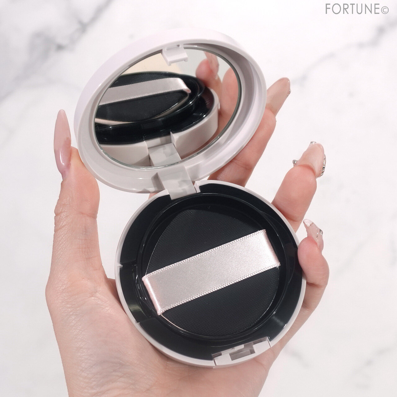 CEZANNE（セザンヌ）　『セザンヌ　シフォンフィットクッションファンデーション』