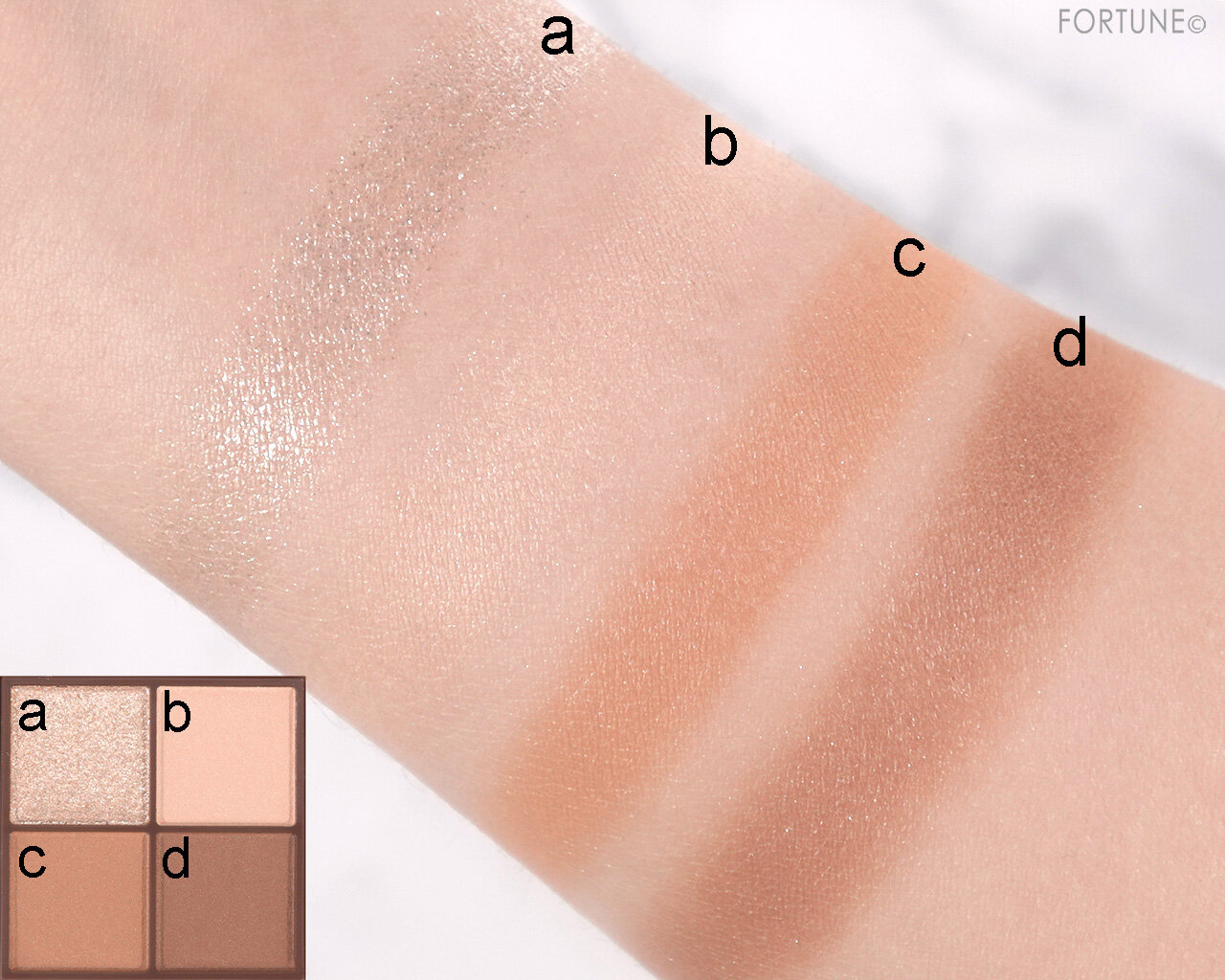 CEZANNE（セザンヌ）　『セザンヌ ビタートーンアイシャドウ』　03 ビスケットブラウン