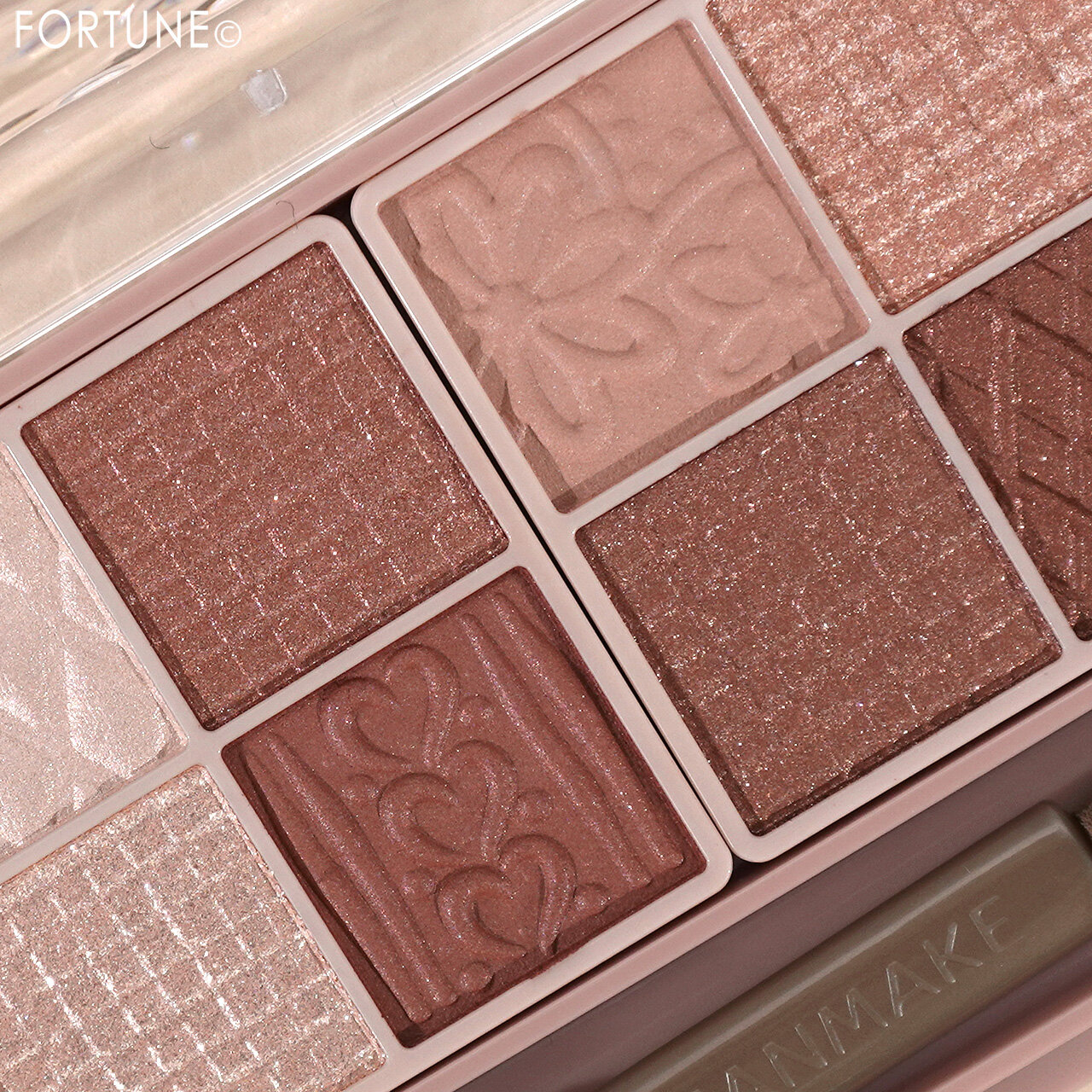 CANMAKE（キャンメイク）　『プティパレットアイズ』  04 アマンドブリュレ