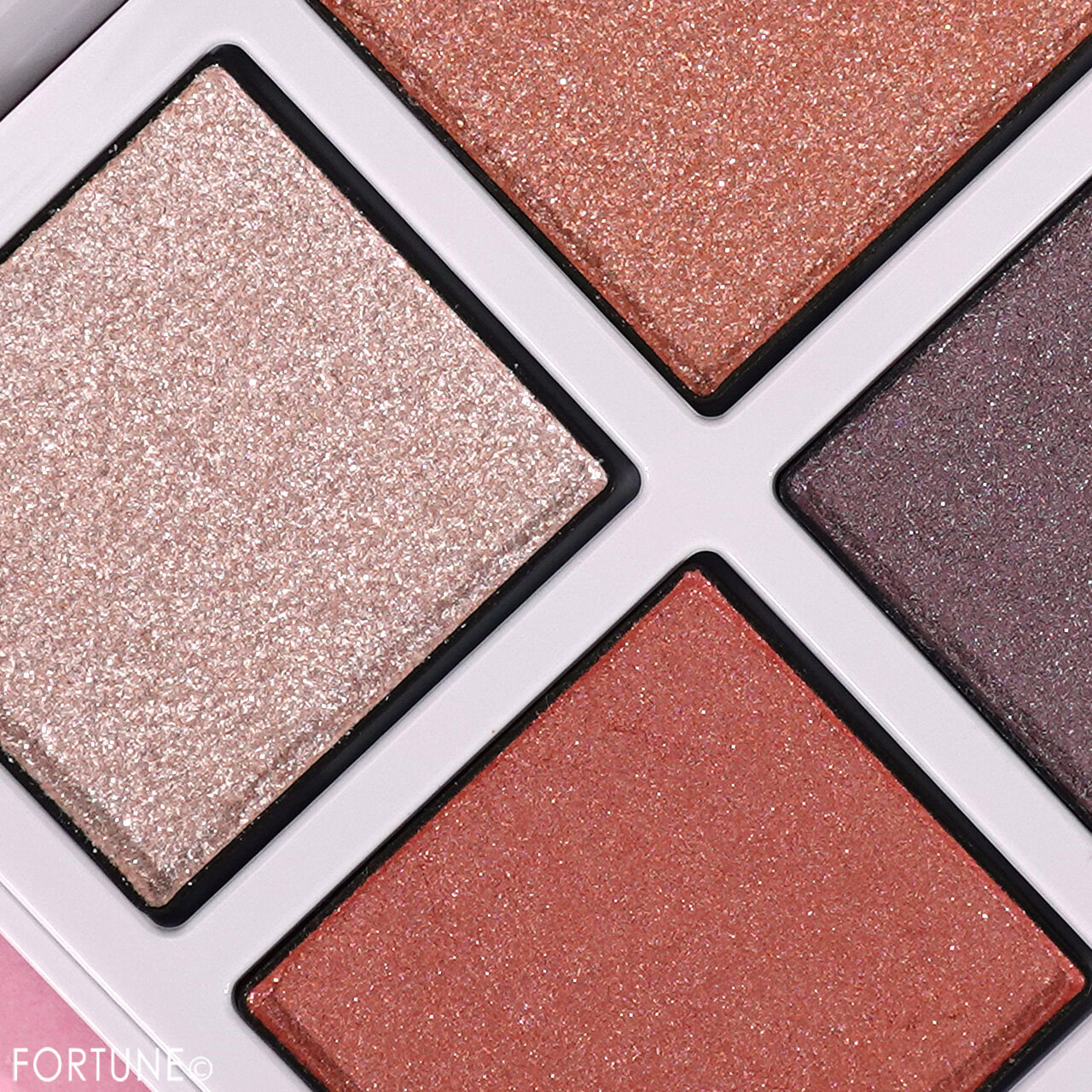 ADDICTION（アディクション）　『アディクション　ザ アイシャドウ パレット　“アウト オブ ユア シェル”』　102 Sunrise Tide 