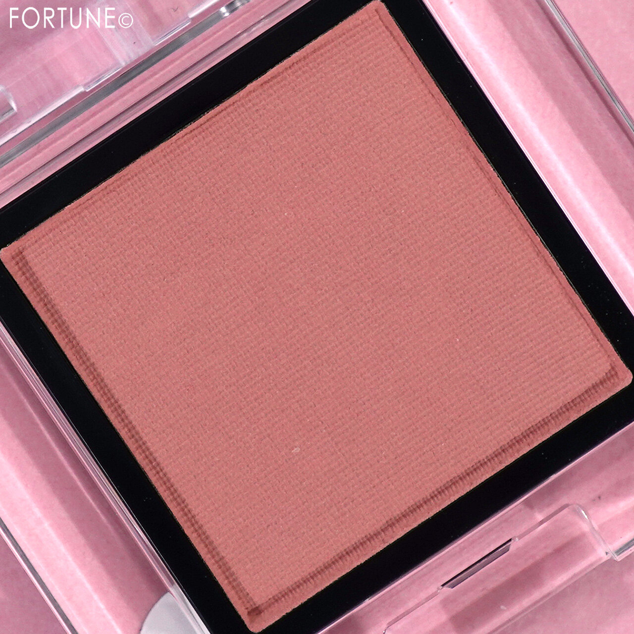 ADDICTION（アディクション）　『アディクション　ザ アイシャドウ マット』　104