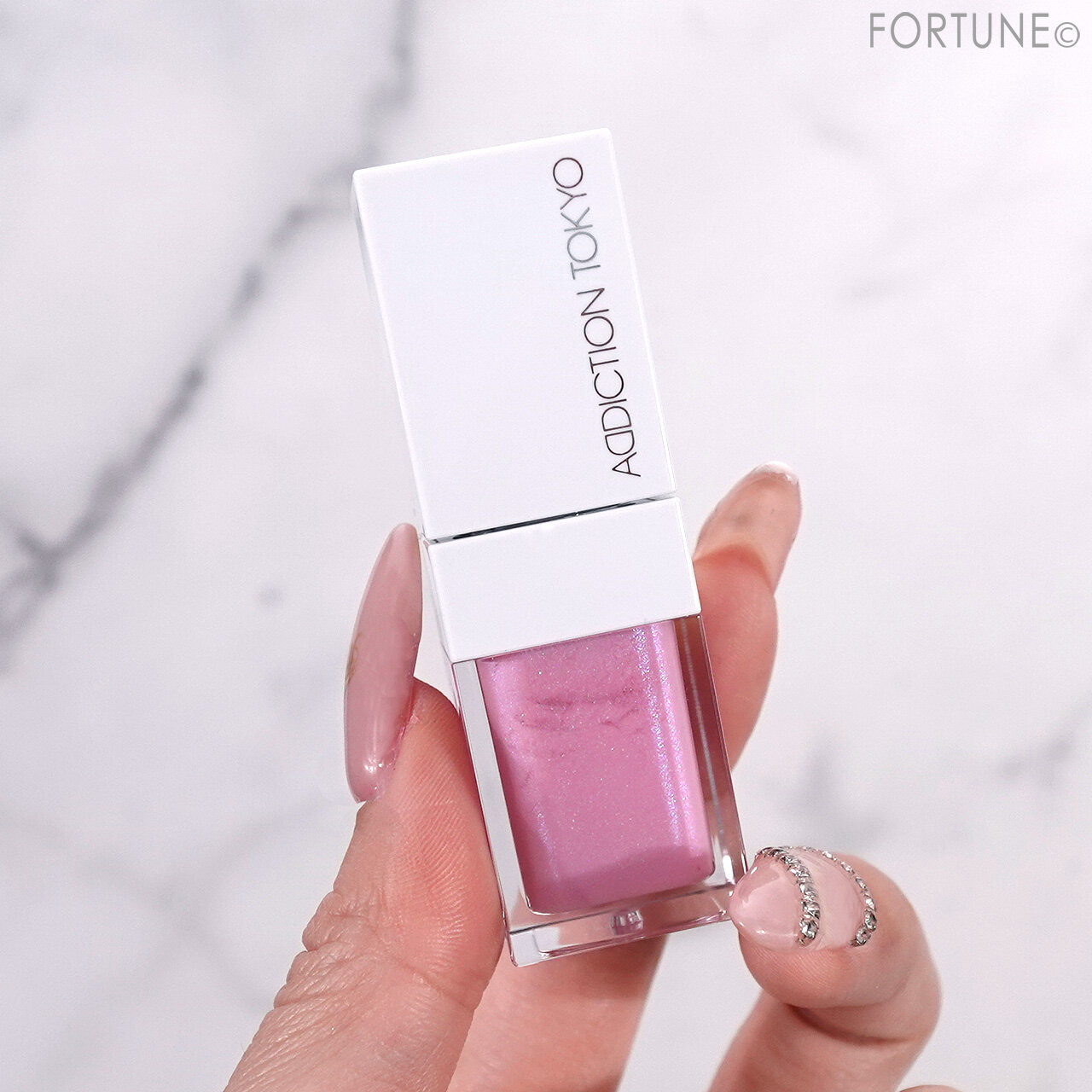 ADDICTION（アディクション）　『アディクション　リップ オイル ティント　“アウト オブ ユア シェル”』　102 Hopeful