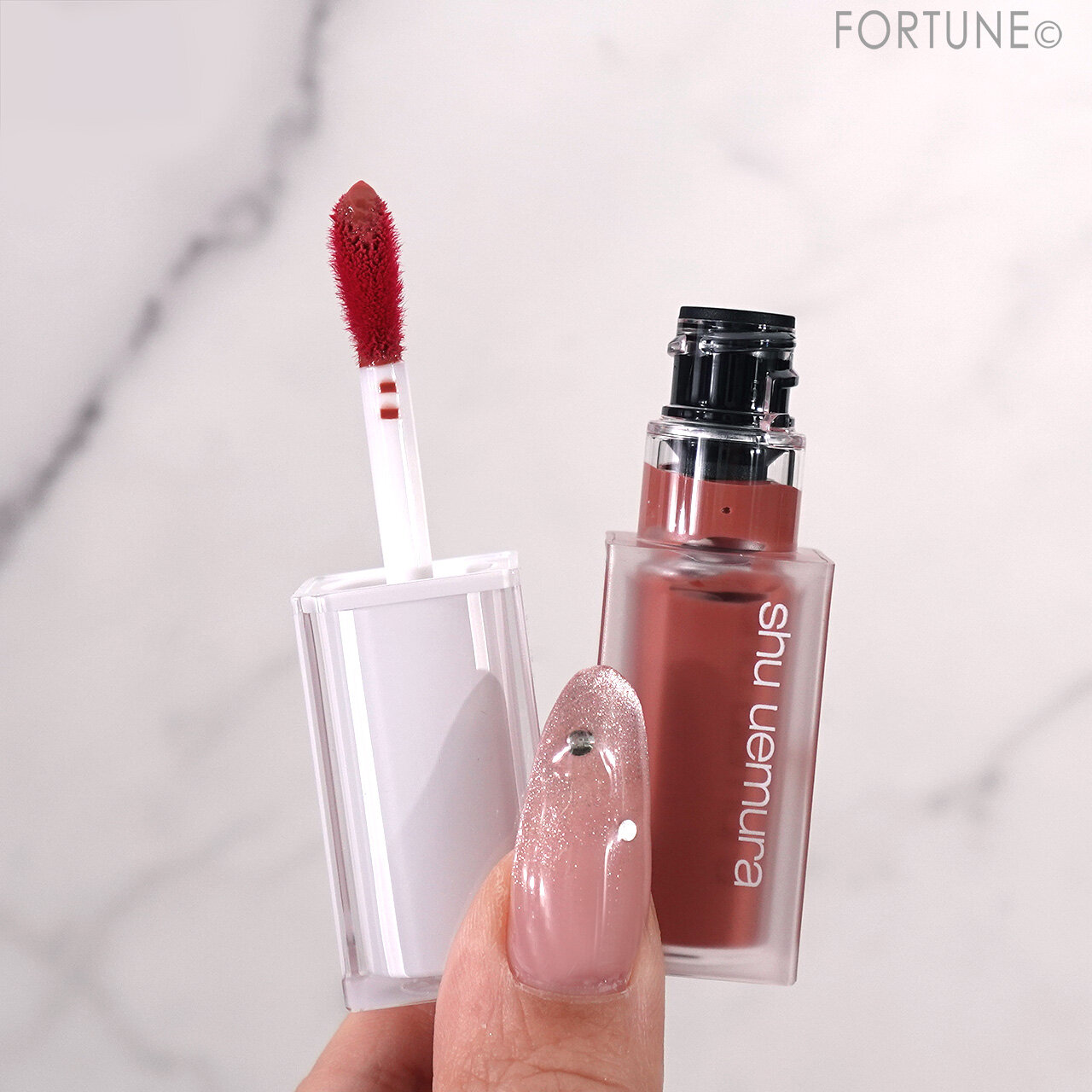 shu uemura（シュウ ウエムラ）　　『キヌケアグローアップ』