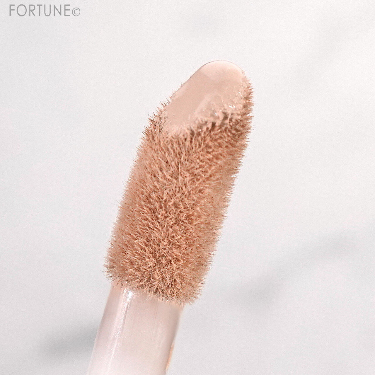 RIMMEL（リンメル）　『ザ　マルチタスカー　コンシーラー』