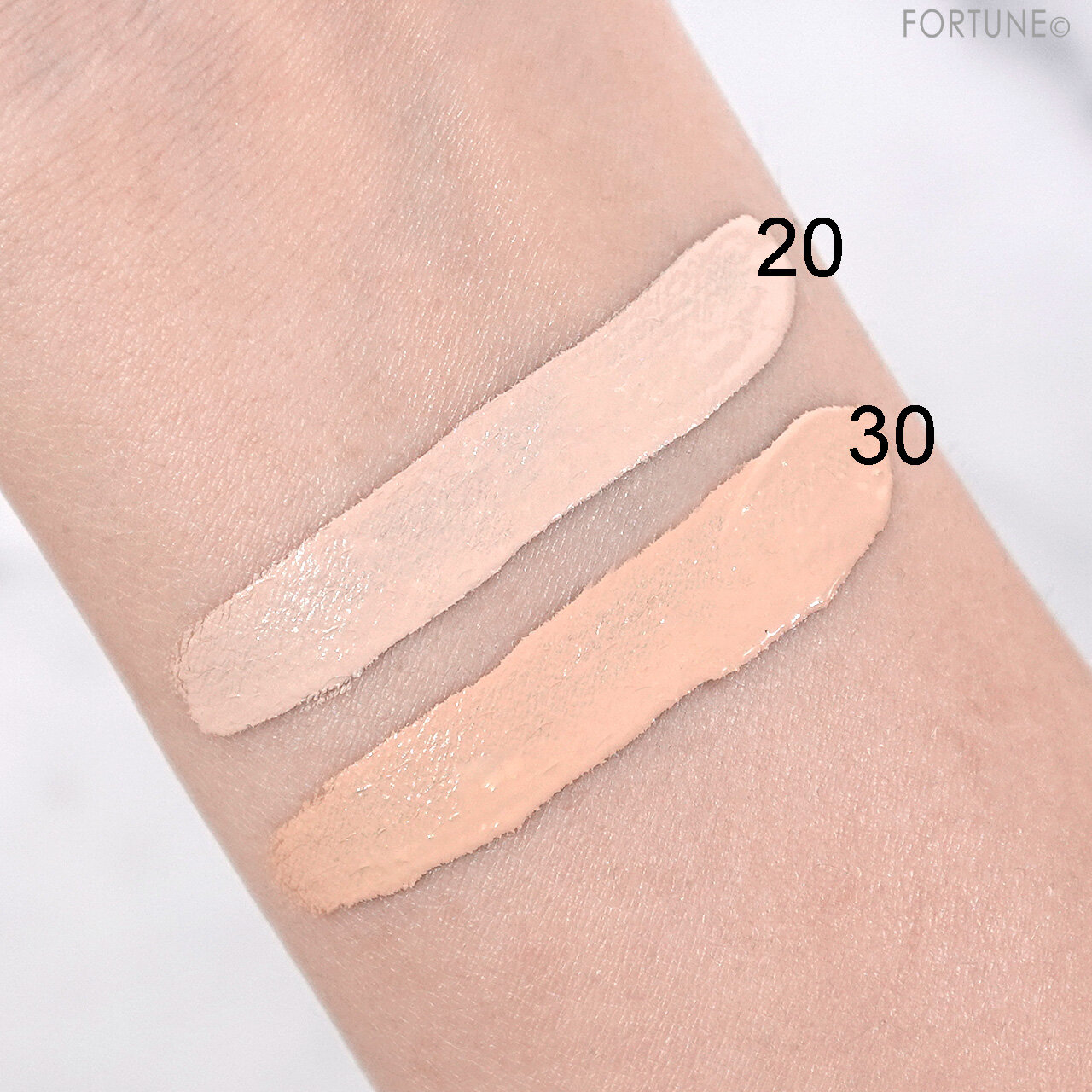 RIMMEL（リンメル）　『ザ　マルチタスカー　コンシーラー』　020　030