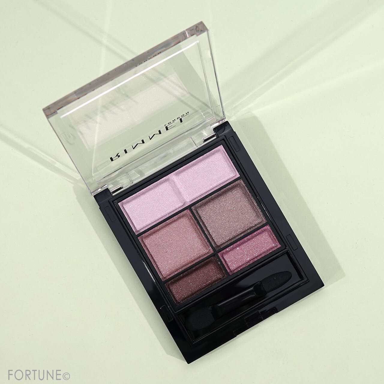 RIMMEL（リンメル）　『ワンダー　スウィート　アイシャドウ』