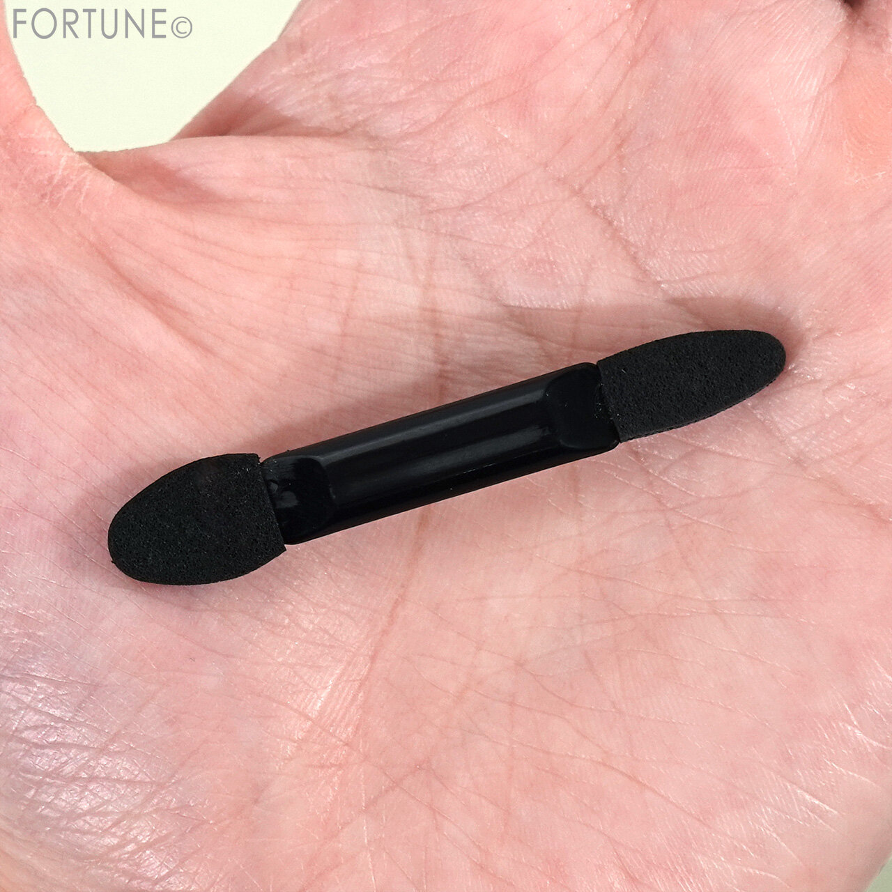 RIMMEL（リンメル）　『ワンダー　スウィート　アイシャドウ』