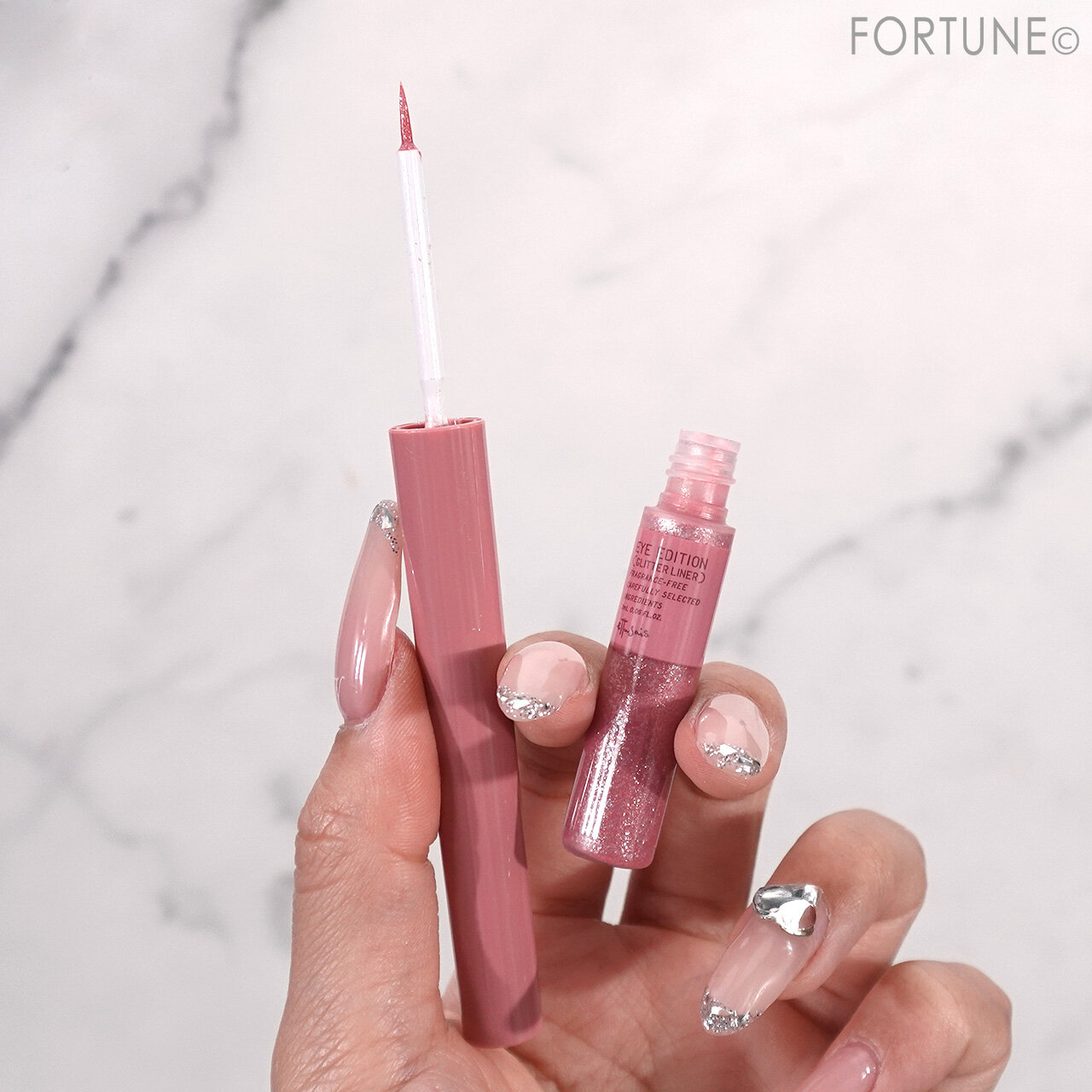 ettusais（エテュセ）　エテュセ アイエディション（グリッターライナー）　うさぎピンク