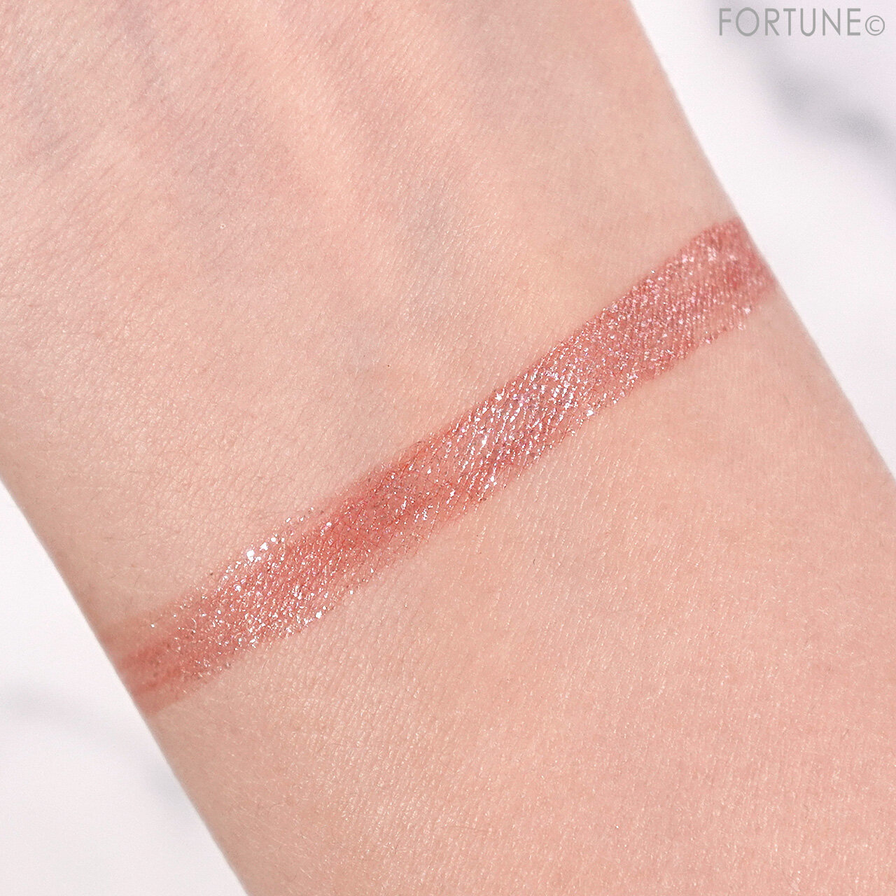 ettusais（エテュセ）　エテュセ アイエディション（グリッターライナー）　うさぎピンク