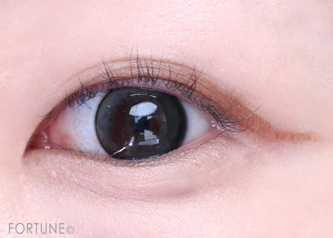 カラーアイライナー　使い方　赤系