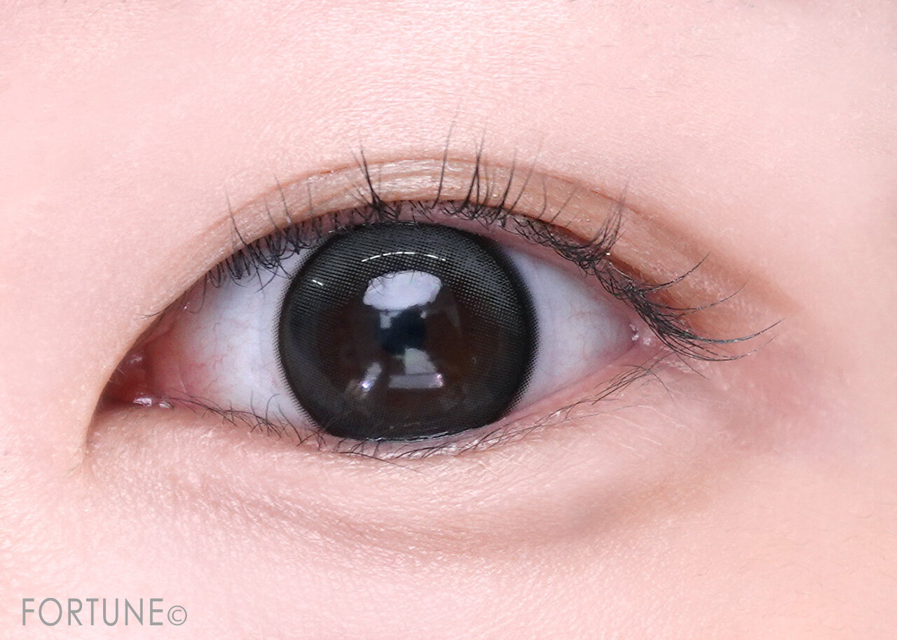 カラーアイライナー　使い方　影色