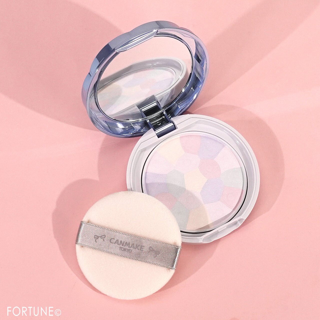 CANMAKE（キャンメイク）　『イルミネイティングフィニッシュパウダー ～Abloom～』