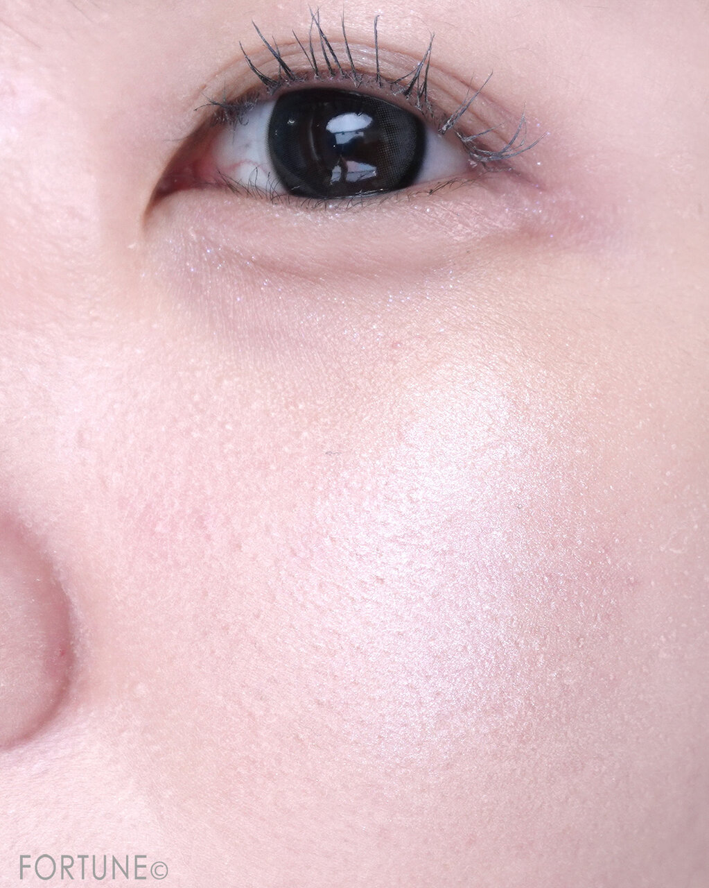 CANMAKE（キャンメイク）　『むにゅっとハイライター』　04 ブルートパーズ