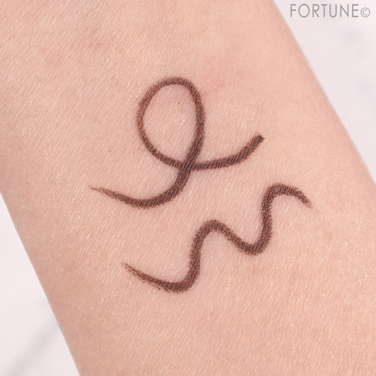 KATE（ケイト）　『ケイト　レアフィットジェルペンシルN』　