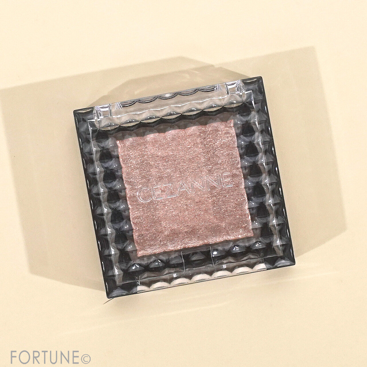 CEZANNE（セザンヌ）　『セザンヌ　シングルシャイニーアイシャドウ』