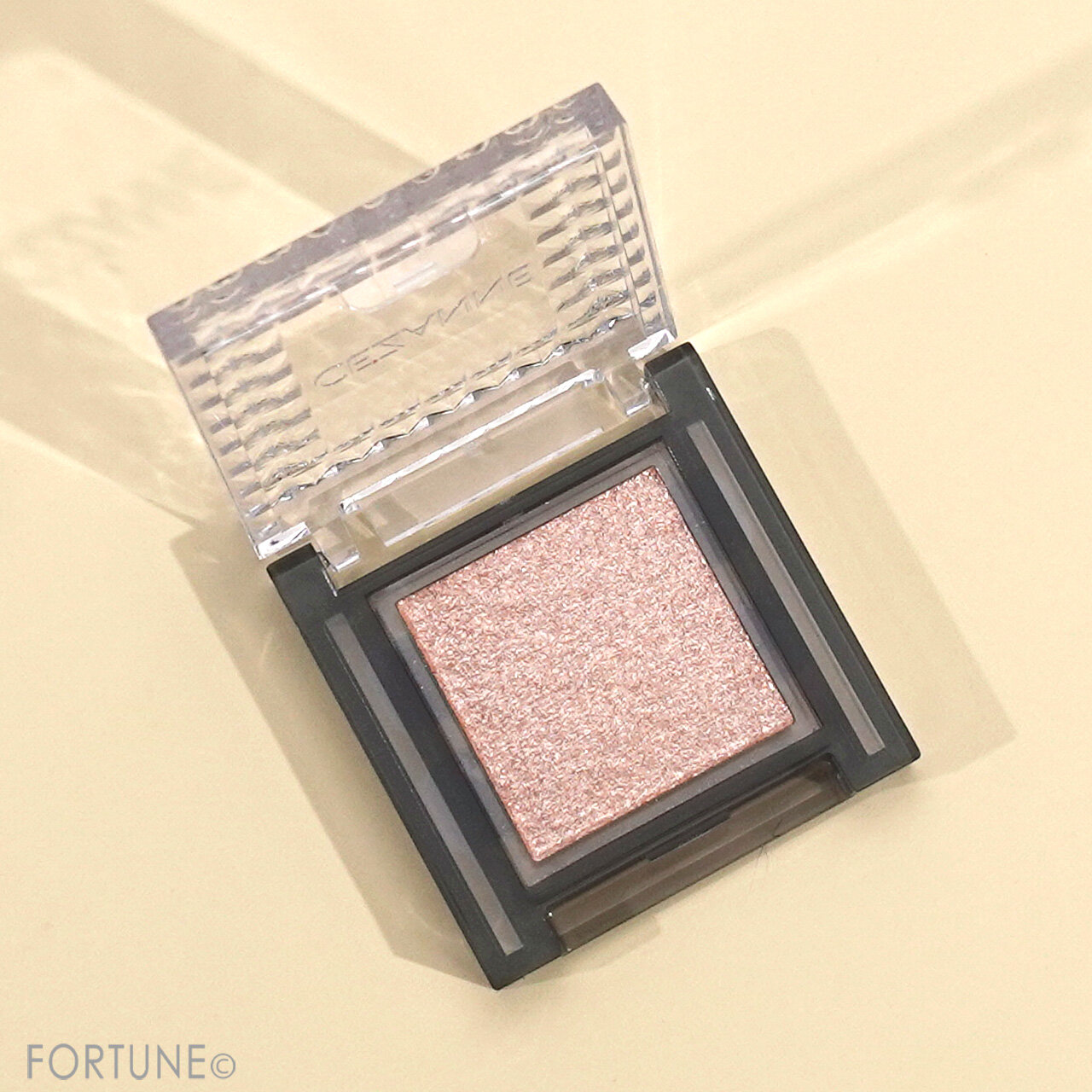 CEZANNE（セザンヌ）　『セザンヌ　シングルシャイニーアイシャドウ』