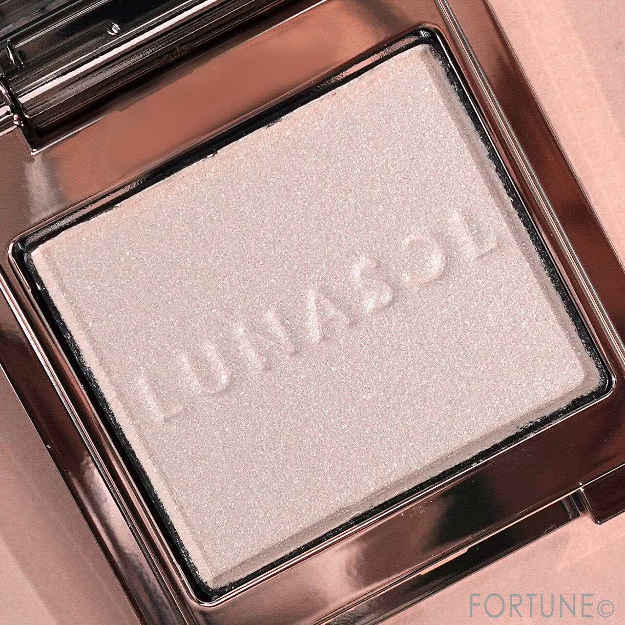 LUNASOL（ルナソル）　モノアイカラーレーション