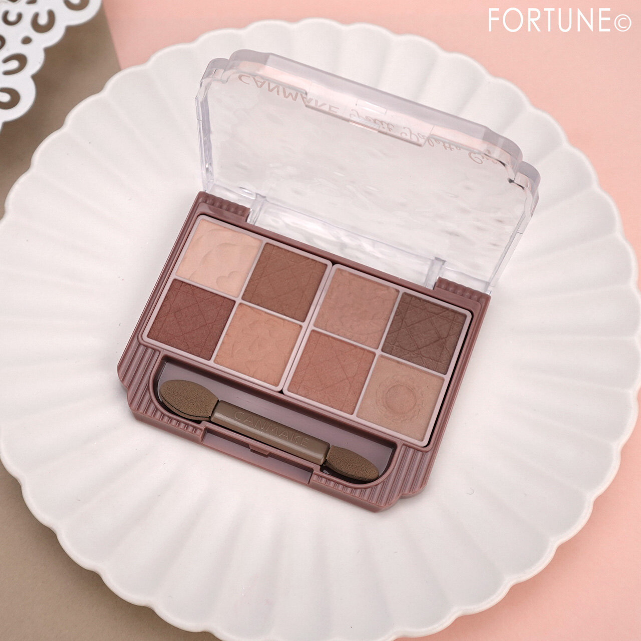 CANMAKE（キャンメイク）　『プティパレットアイズ（マットタイプ）』