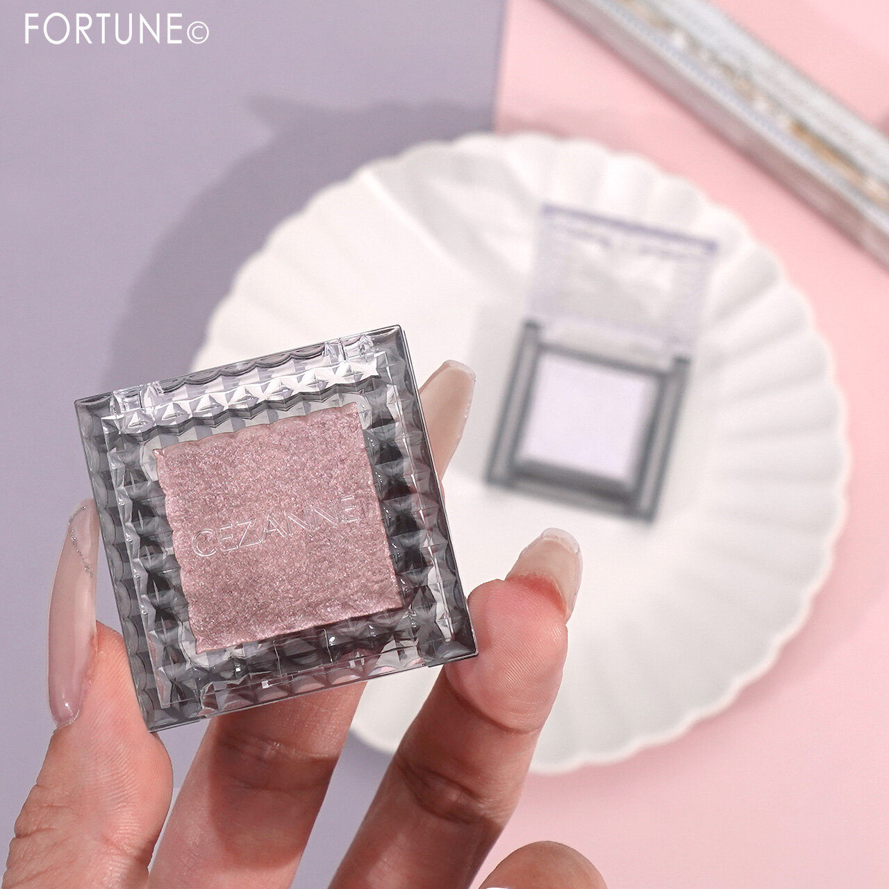 CEZANNE（セザンヌ）　『セザンヌ　シングルシャイニーアイシャドウ』