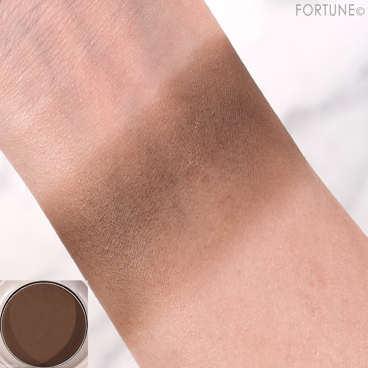 CEZANNE（セザンヌ）『セザンヌ　ヘアメイクパウダー』 02　明るめブラウン