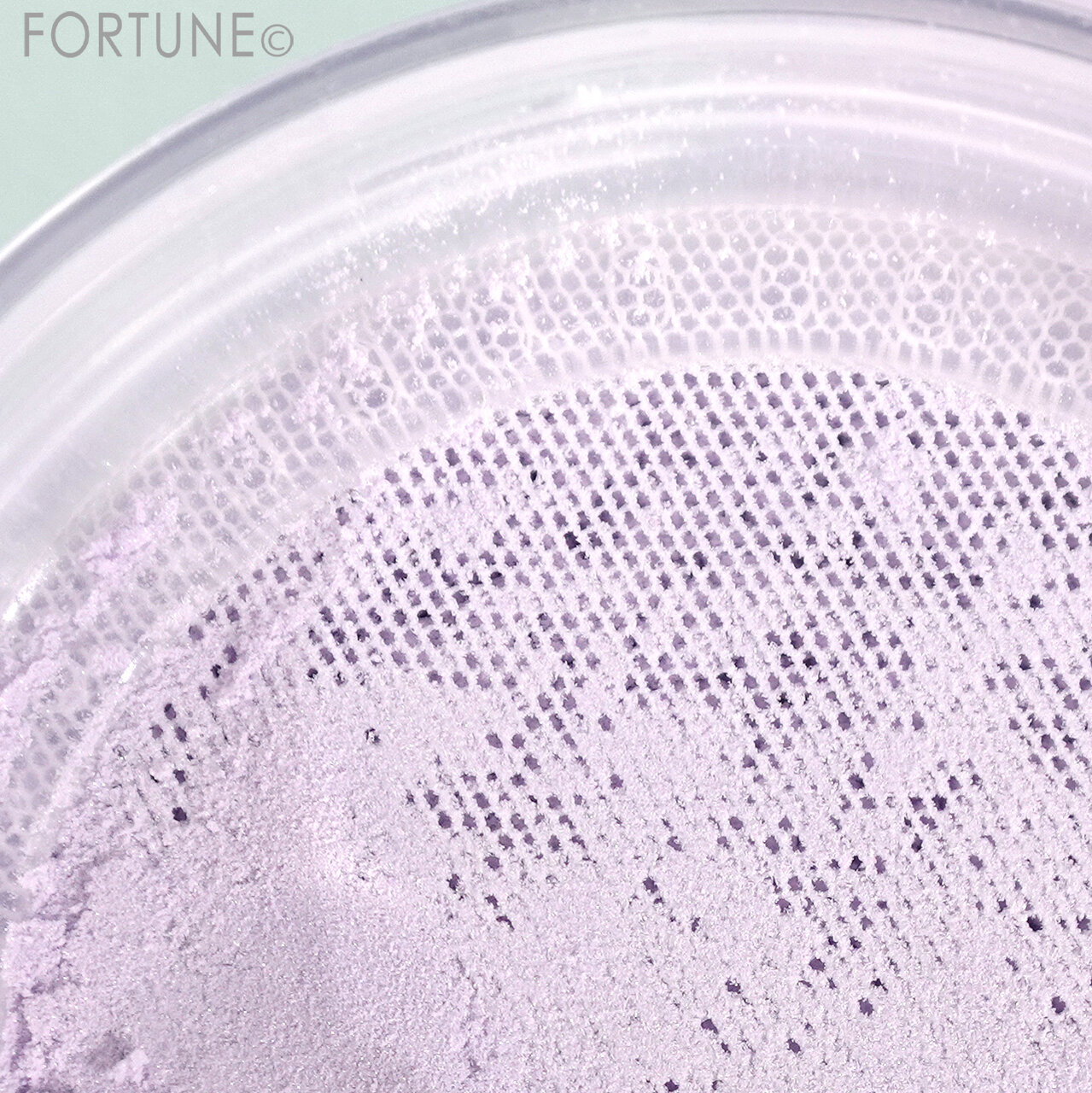 ADDICTION（アディクション）　『アディクション　インビジブル　エッセンス　ルースパウダー　グロウ ＋』