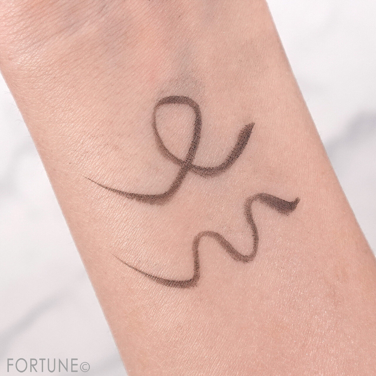 CANMAKE（キャンメイク）　『ラスティングリキッドライナー』　