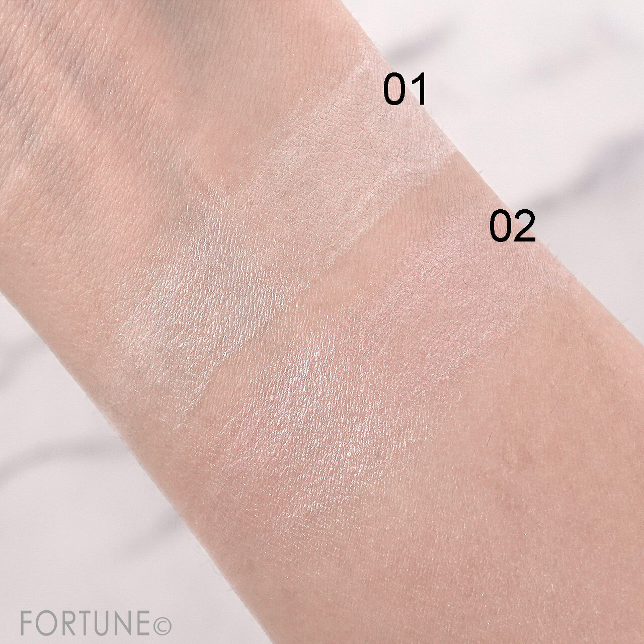 CANMAKE（キャンメイク）　『モイストプリズムプライマー』　01　02