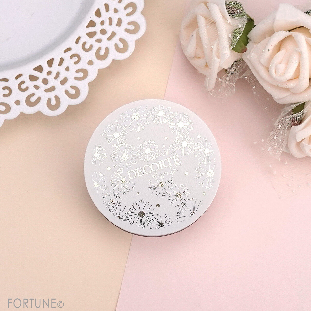 DECORTÉ（コスメデコルテ）　『コスメデコルテ ルース パウダー WHITE BLISS』　「08 cozy light」