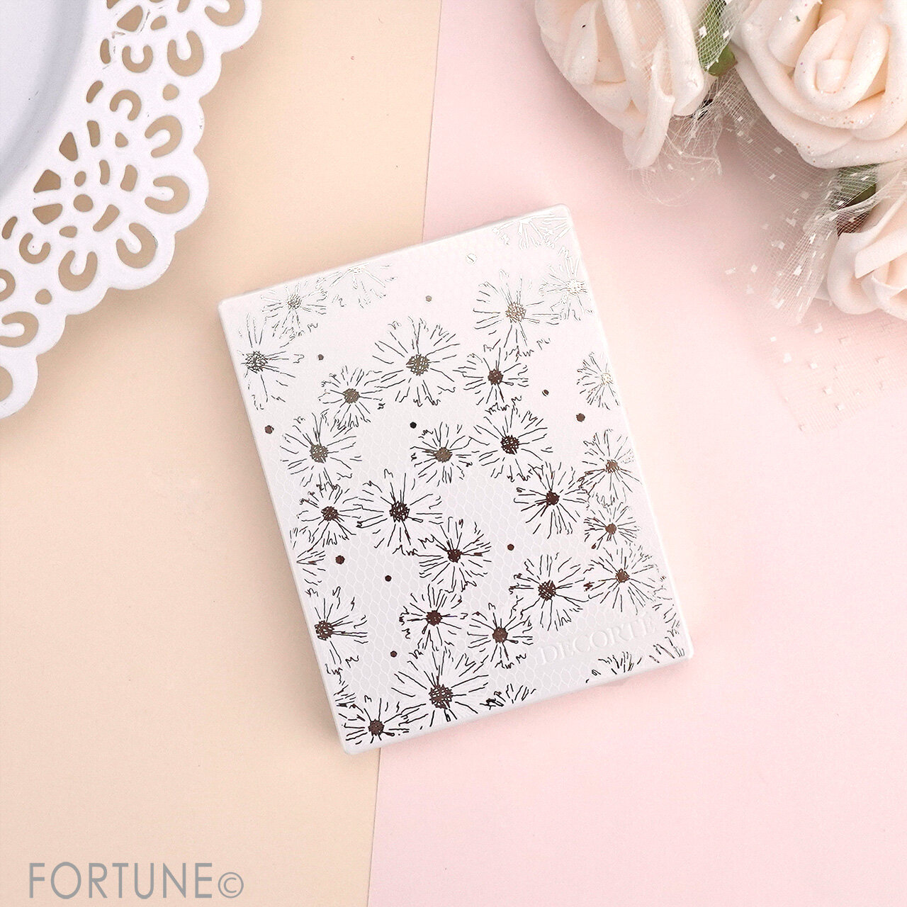 DECORTÉ（コスメデコルテ）　『コスメデコルテ アイグロウジェム プレストコンパクト WHITE BLISS』　「101 warm wishes」