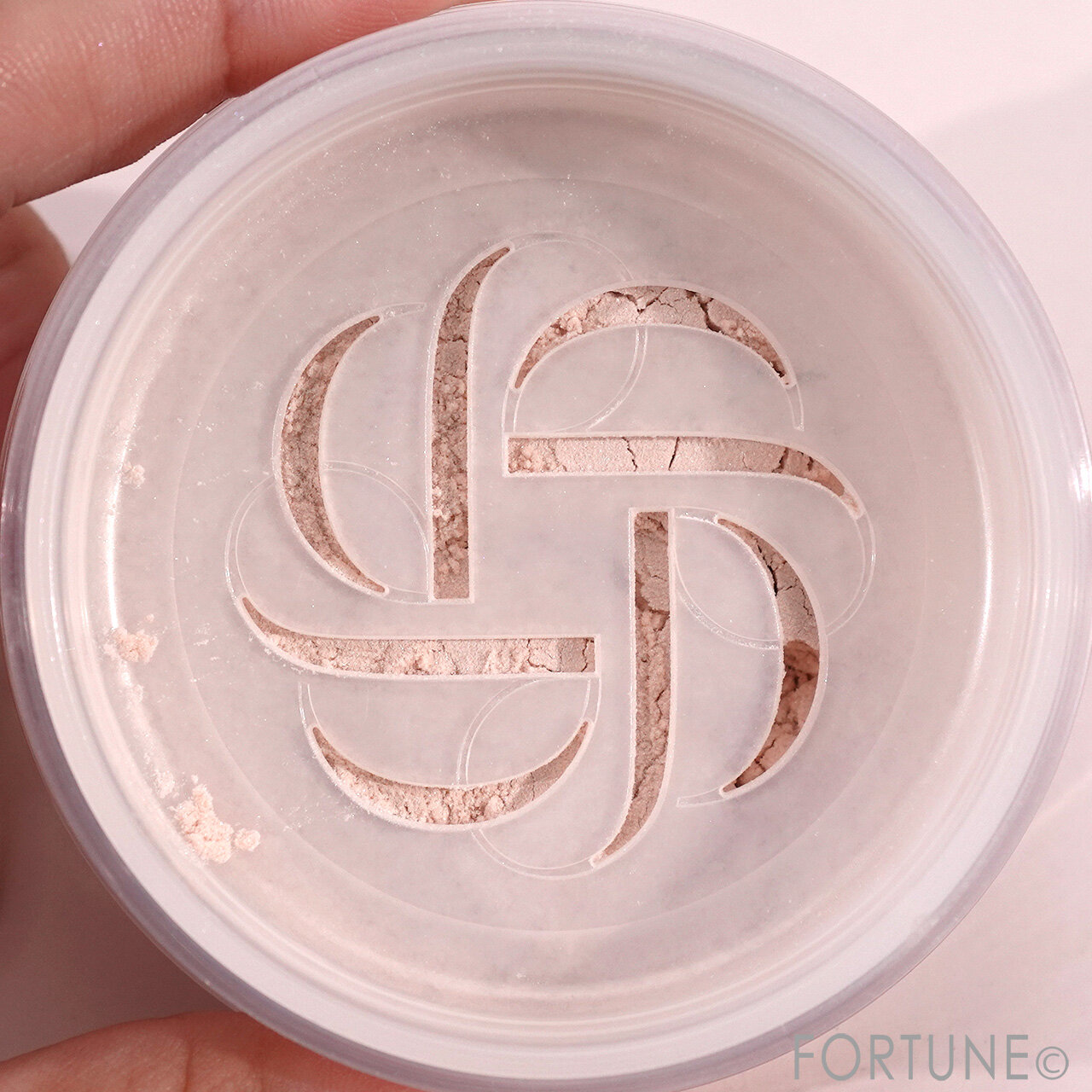 DECORTÉ（コスメデコルテ）　『コスメデコルテ ルース パウダー WHITE BLISS』　「08 cozy light」