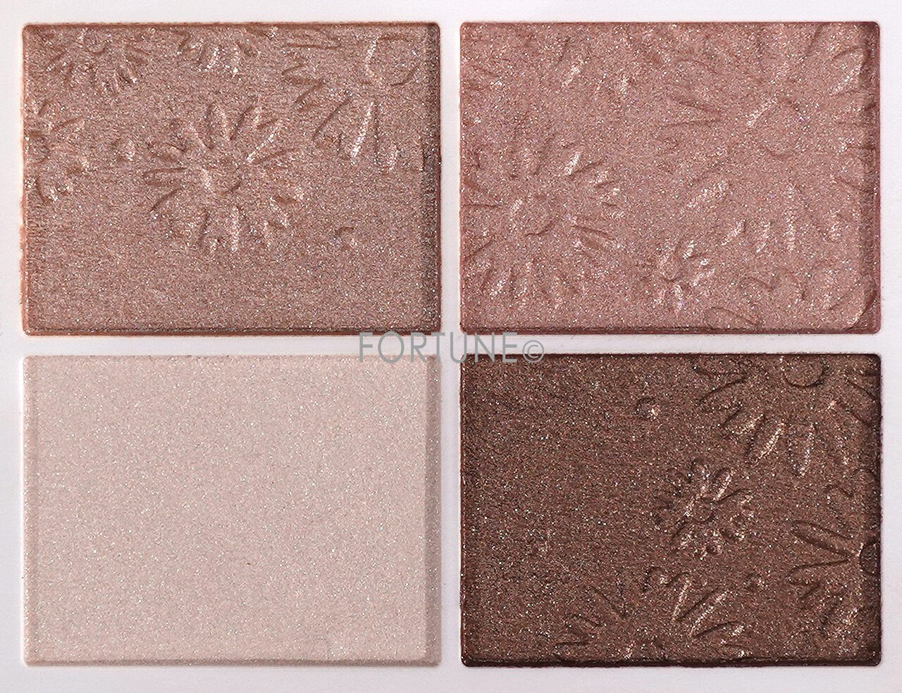 DECORTÉ（コスメデコルテ）　『コスメデコルテ アイグロウジェム プレストコンパクト WHITE BLISS』　「101 warm wishes」