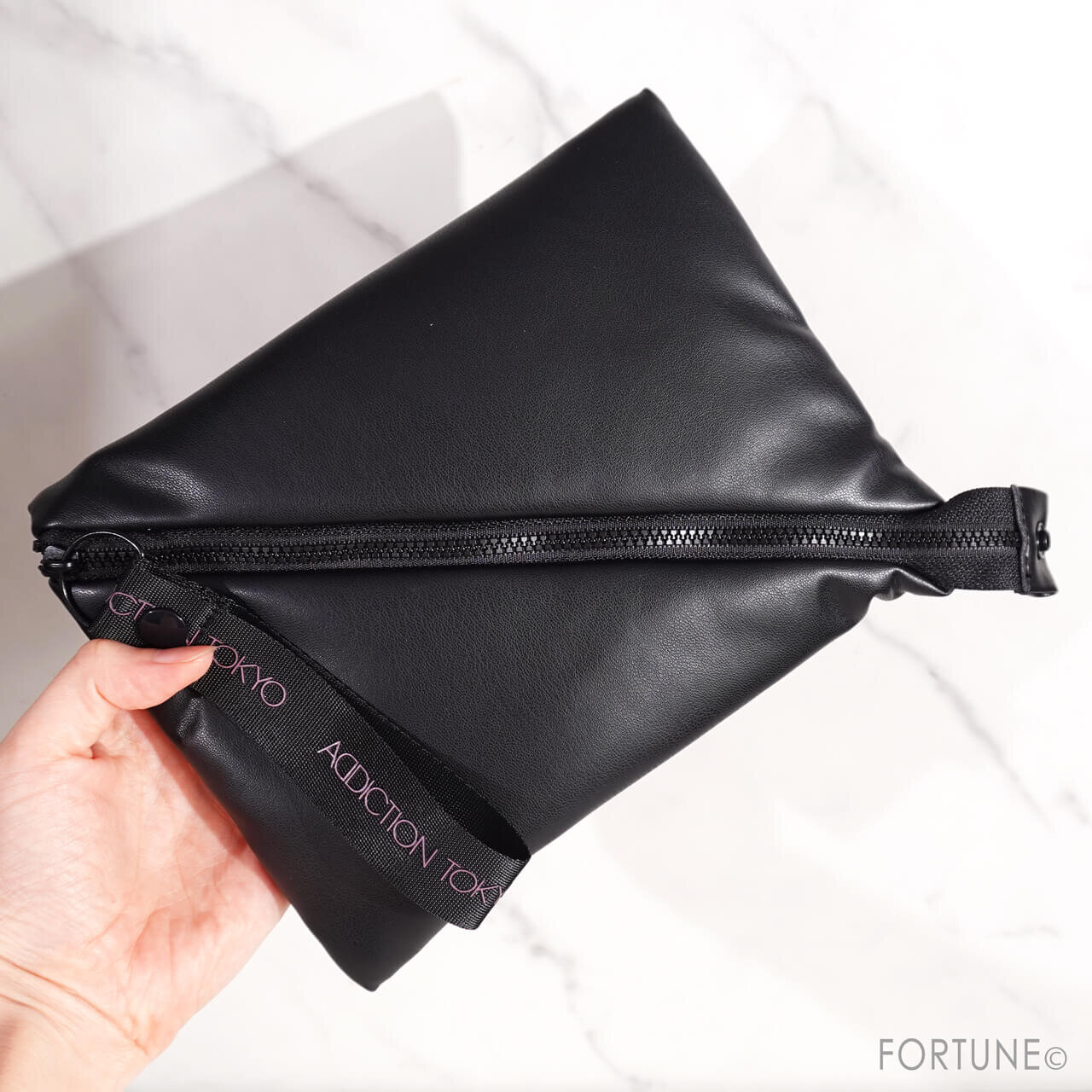 ADDICTION（アディクション）　ホリデー アディクション ベースメイクアップ コレクション 2024　メイクアップ ポーチ