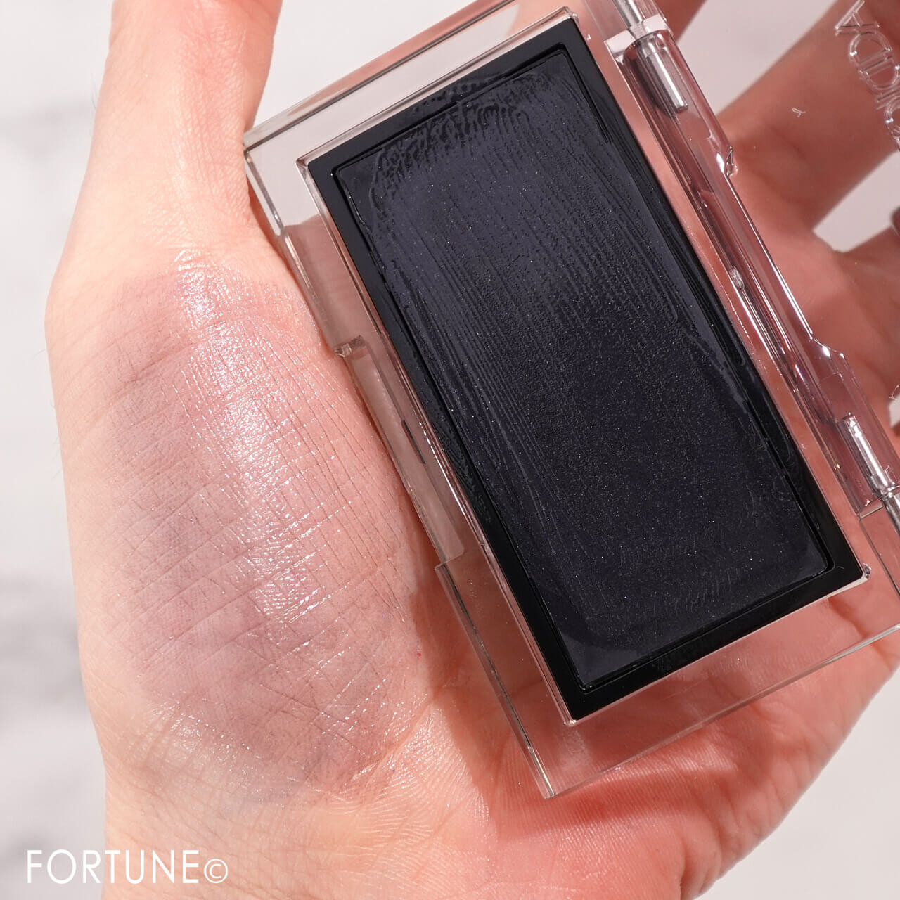 アディクション　クリーム チーク ティント　“スルー ザ グラス”　2024年クリスマスコフレ　ホリデーコスメ