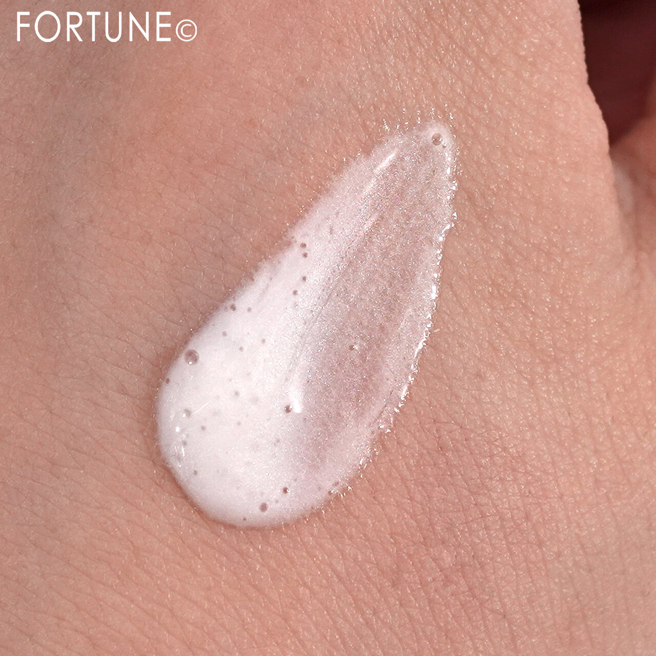 Clé de Peau Beauté（クレ・ド・ポー ボーテ） 　2024年クリスマスコフレ　　クレ・ド・ポーボーテ セラムコンサントレエクレルシサンn