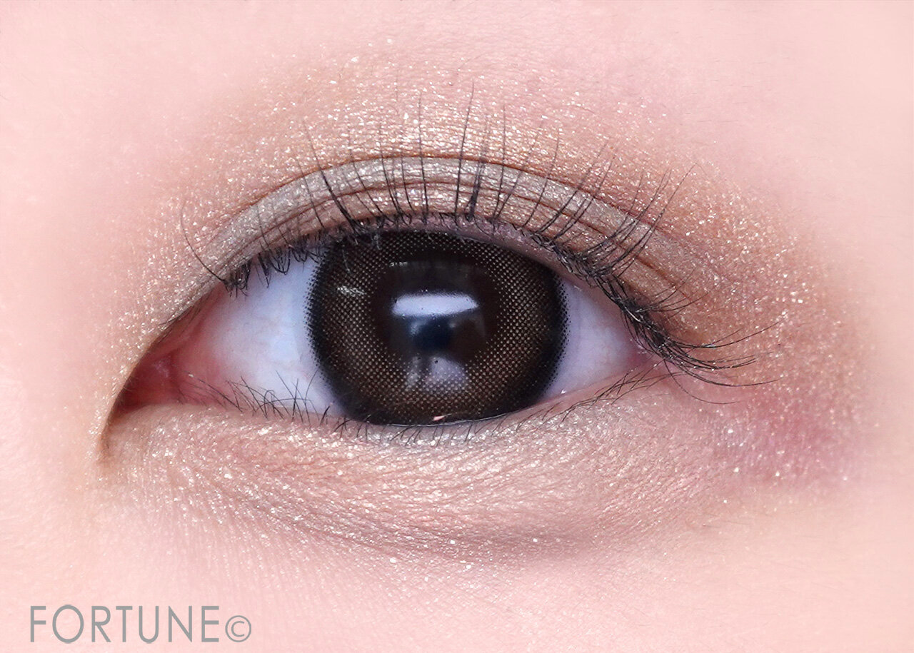 Clé de Peau Beauté（クレ・ド・ポー ボーテ） 　2024年クリスマスコフレ　クレ・ド・ポー ボーテ オンブルクルールクアドリ　　502