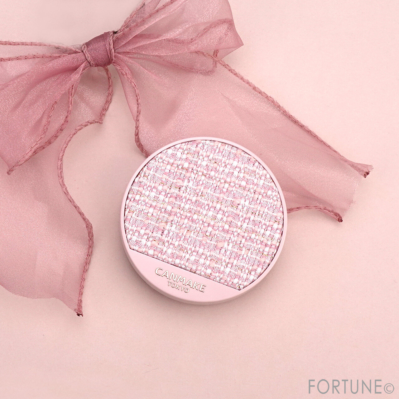 CANMAKE（キャンメイク）　『マシュマロフィニッシュパウダー ～Abloom～』　限定ツイードパッケージ