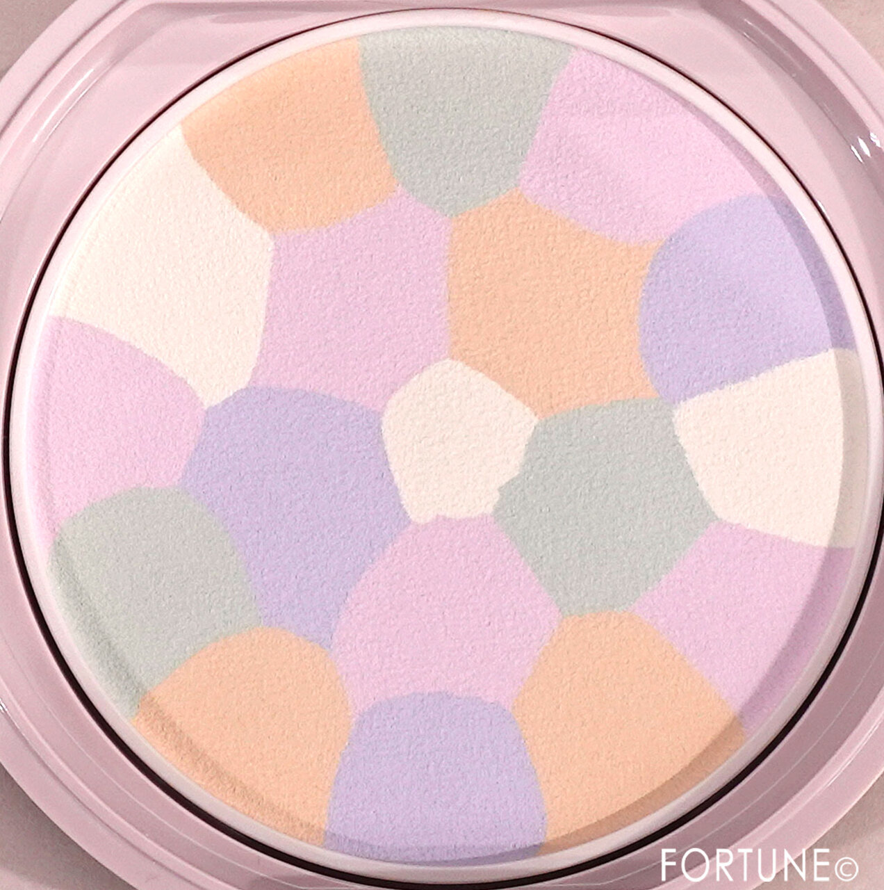 CANMAKE（キャンメイク）　『マシュマロフィニッシュパウダー ～Abloom～』　01 ディアレストブーケ