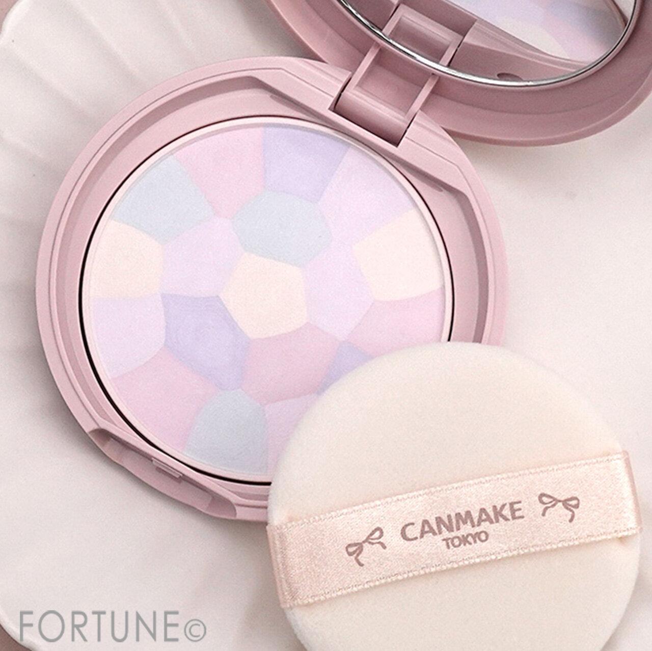 CANMAKE（キャンメイク）　『イルミネイティングフィニッシュパウダー ～Abloom～』　