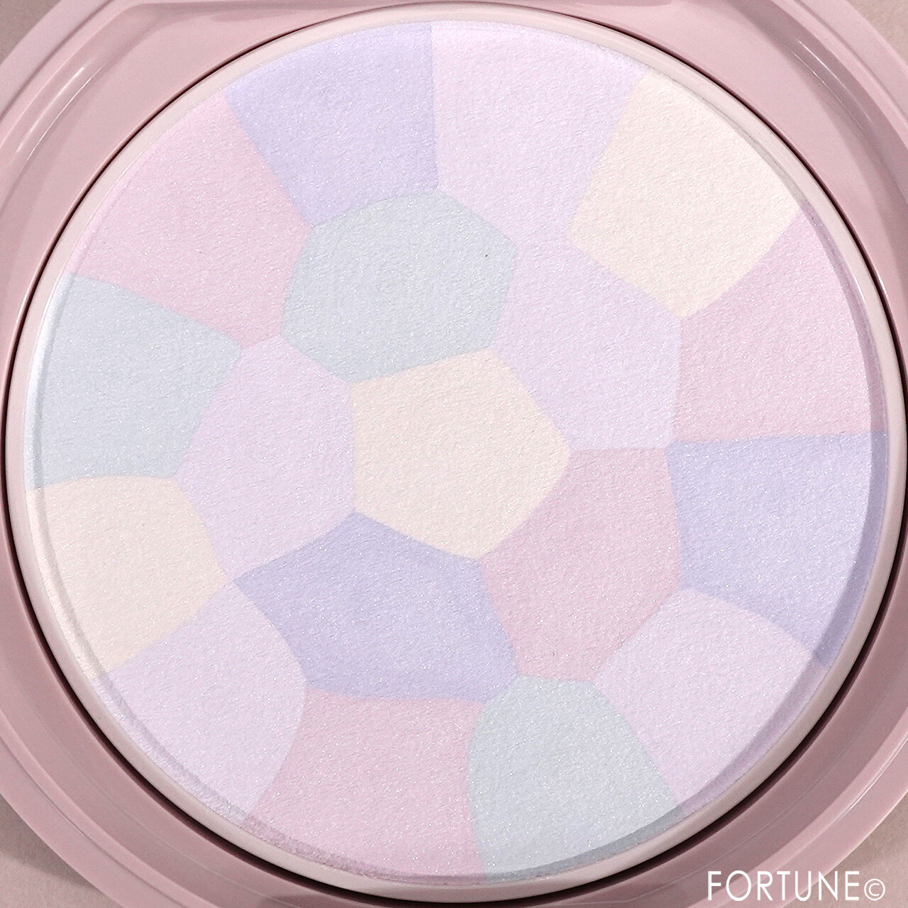 CANMAKE（キャンメイク）　『イルミネイティングフィニッシュパウダー ～Abloom～』　01 ハイドレンジアガーデン　　