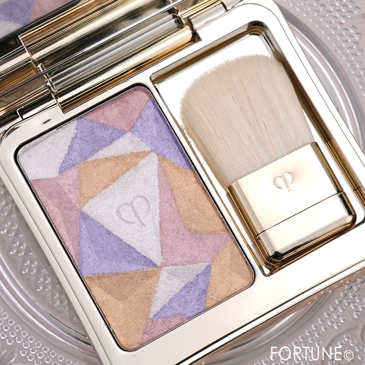 Clé de Peau Beauté（クレ・ド・ポー ボーテ）　クレ・ド・ポー ボーテ ル・レオスールデクラ 107　