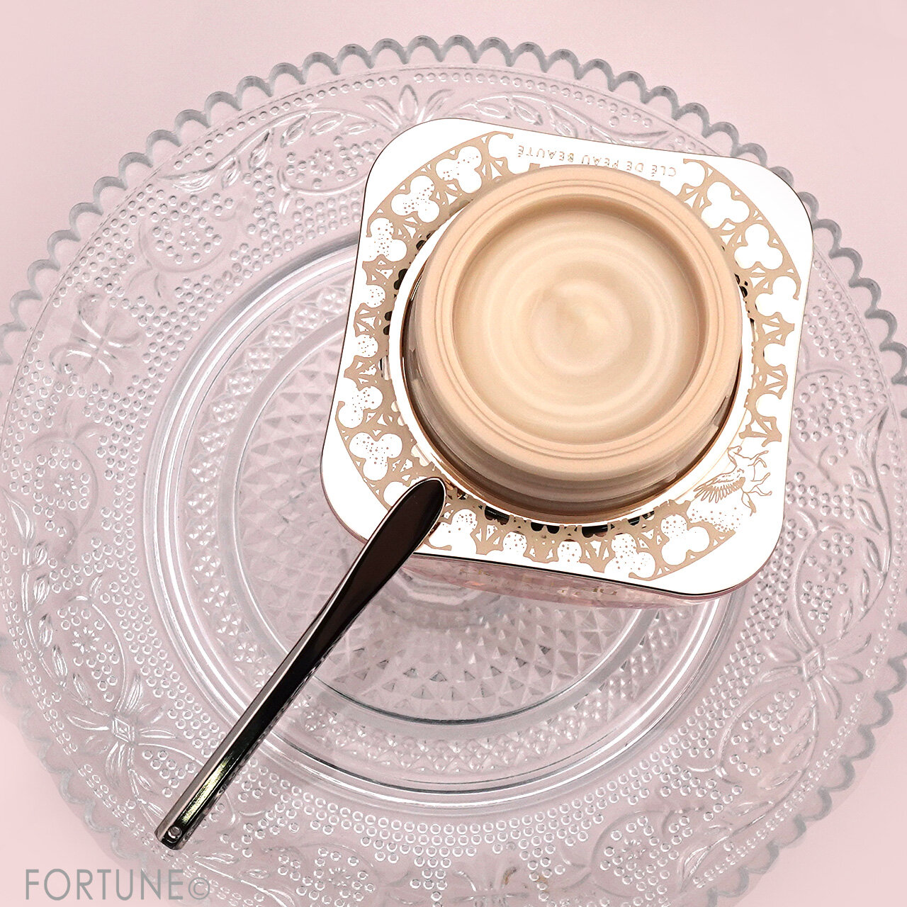 Clé de Peau Beauté（クレ・ド・ポー ボーテ） クリスマスコフレ　クレ・ド・ポー ボーテ ラ・クレーム