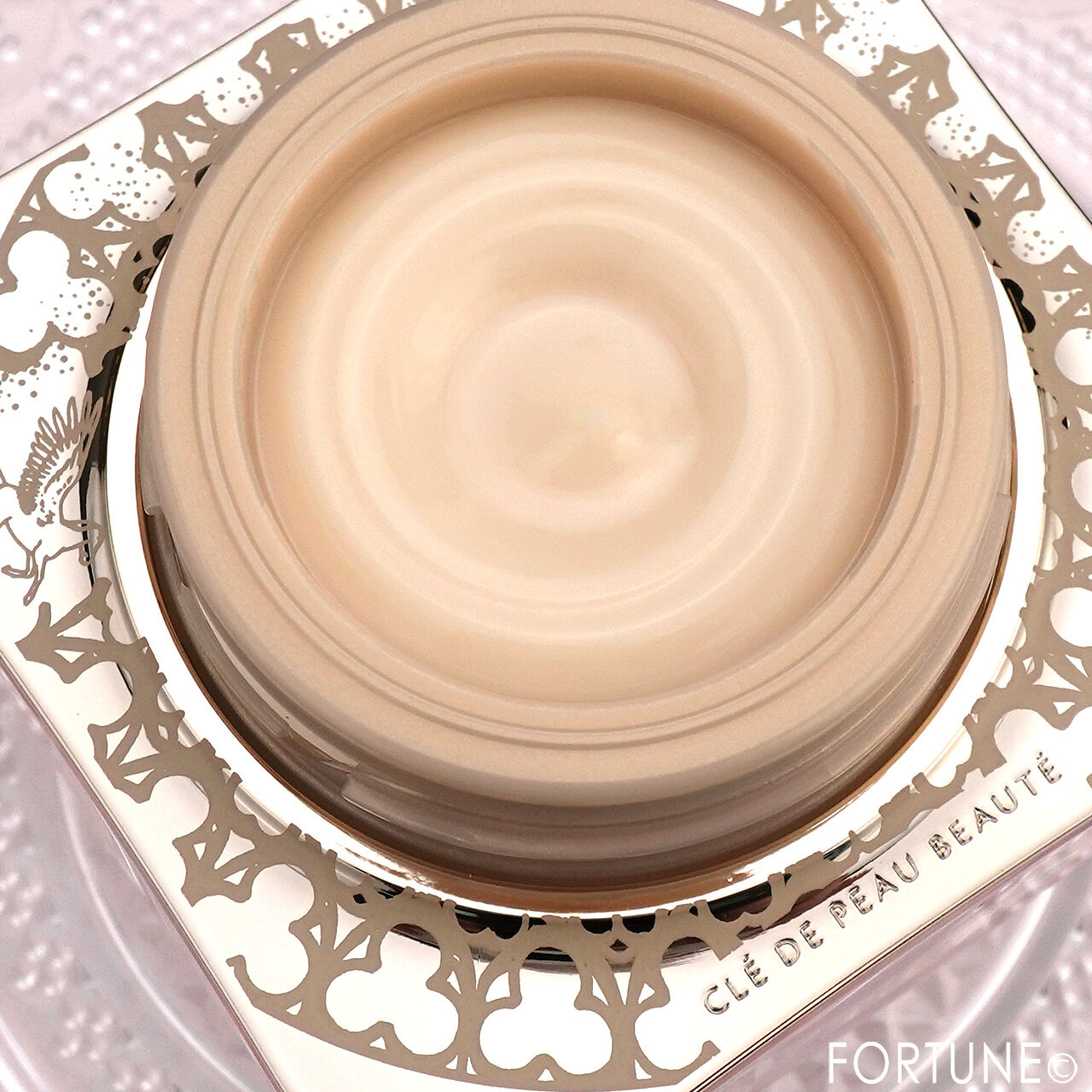 Clé de Peau Beauté（クレ・ド・ポー ボーテ） クリスマスコフレ　クレ・ド・ポー ボーテ ラ・クレーム