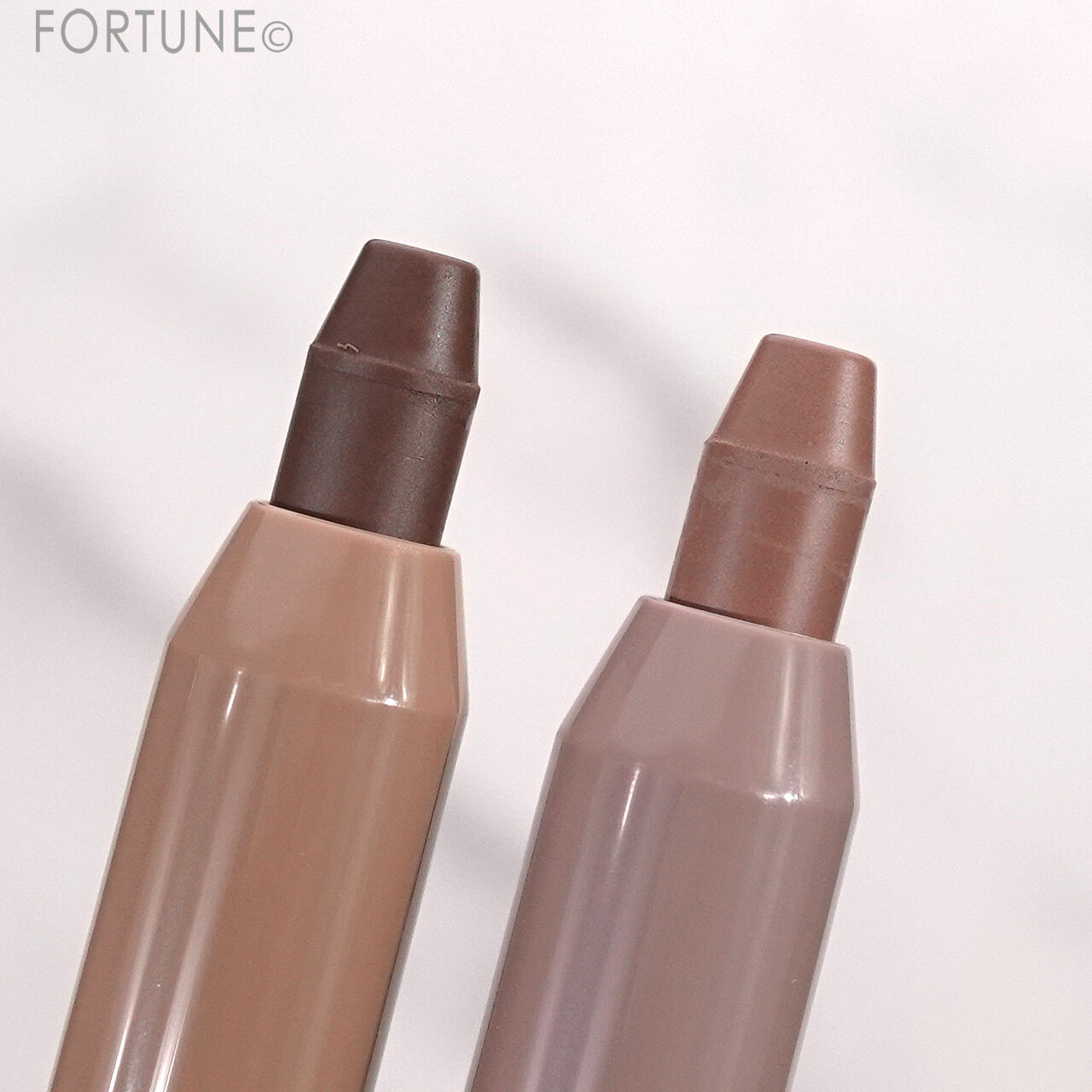 CEZANNE（セザンヌ）　『セザンヌ　シェーディングペンシル』　01 ウォームトーン　02クールトーン