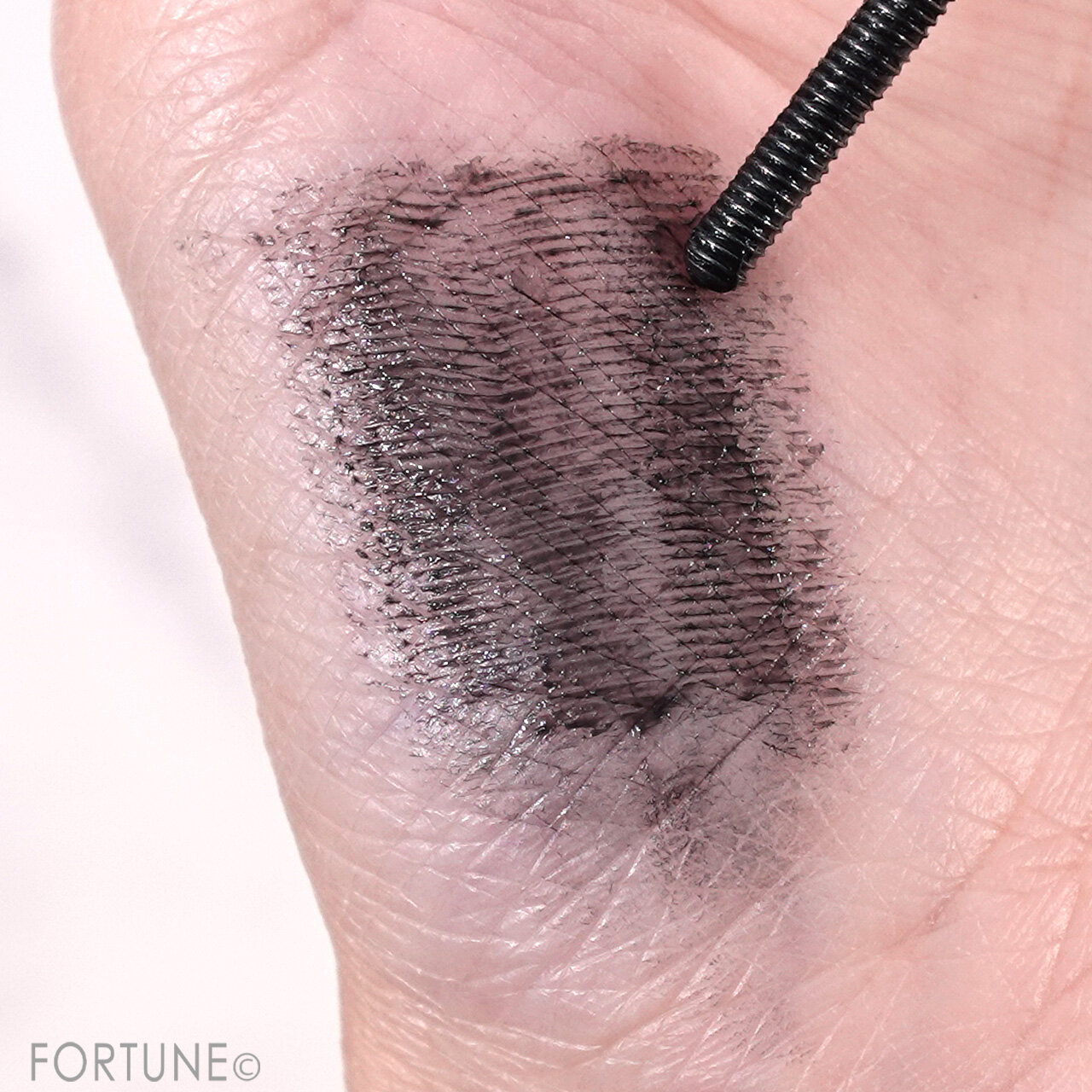 CANMAKE（キャンメイク）　『メタルックマスカラ～ボリュームルック～』　V01