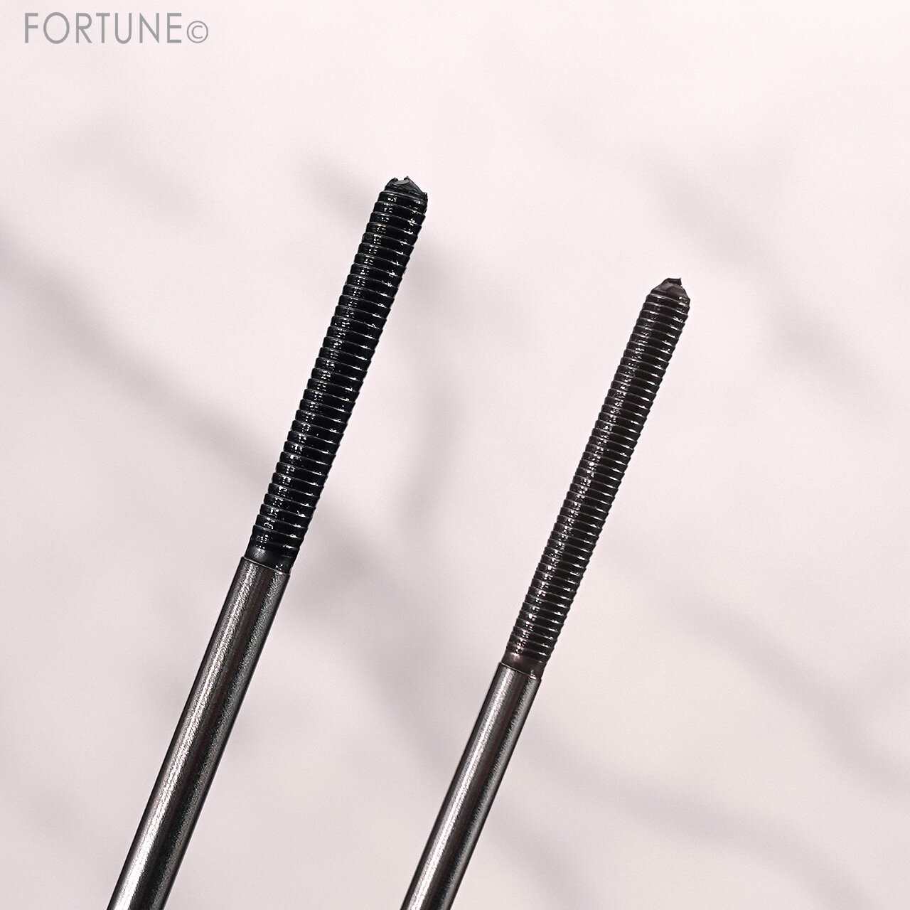 CANMAKE（キャンメイク）　『メタルックマスカラ～ボリュームルック～』　V01